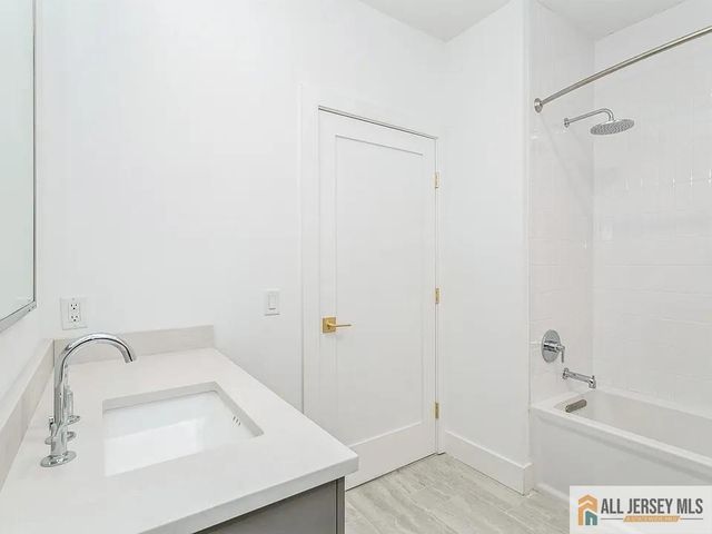 386 5th Street 301, Jersey City, NJ 07302