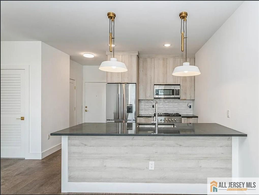 386 5th Street 301, Jersey City, NJ 07302