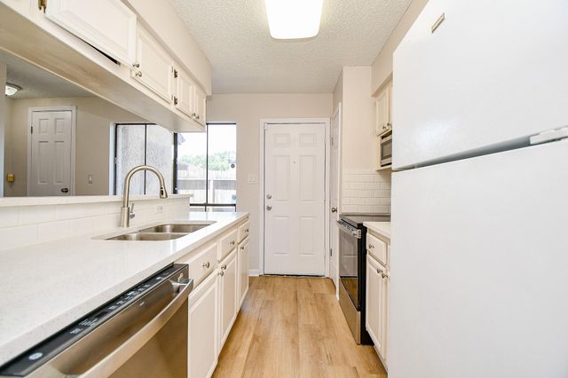 5001 Lamonte Lane 14, Houston, TX 77092