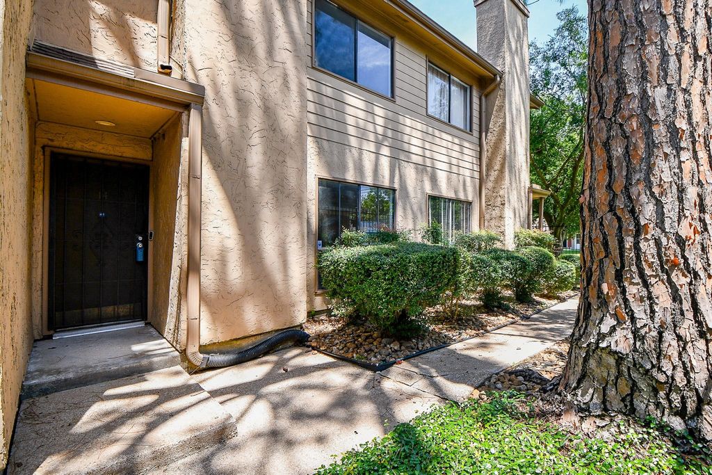 5001 Lamonte Lane 14, Houston, TX 77092