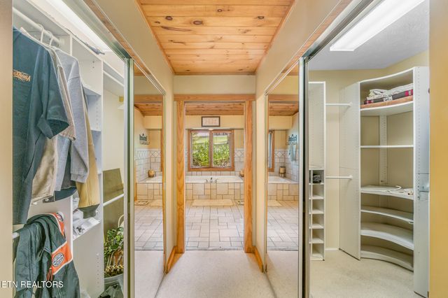 2114 Bridge View Drive, Dandridge, TN 37725