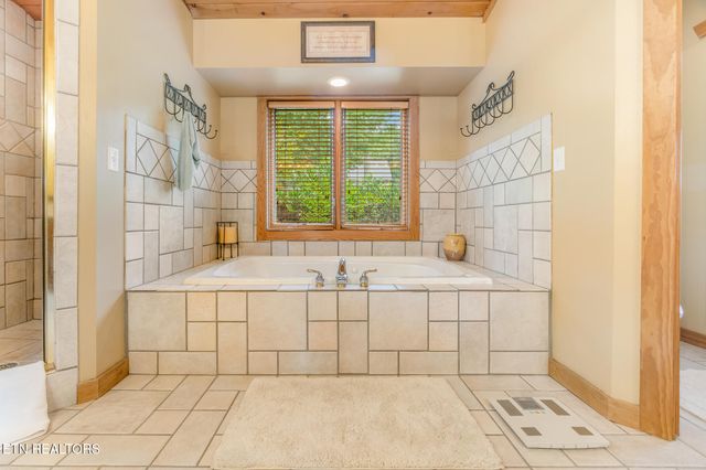 2114 Bridge View Drive, Dandridge, TN 37725