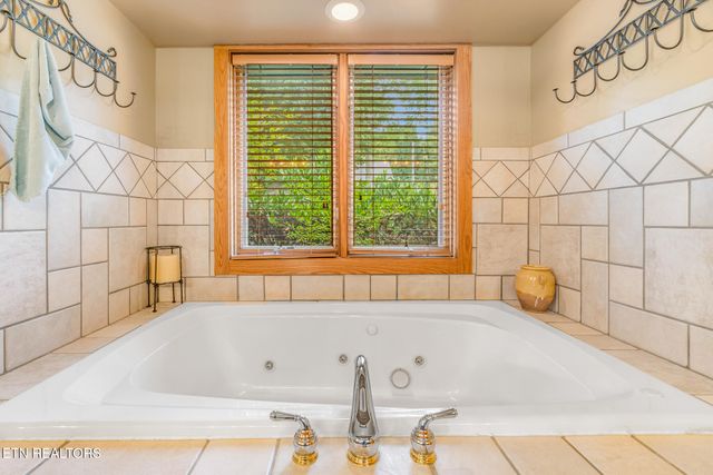 2114 Bridge View Drive, Dandridge, TN 37725