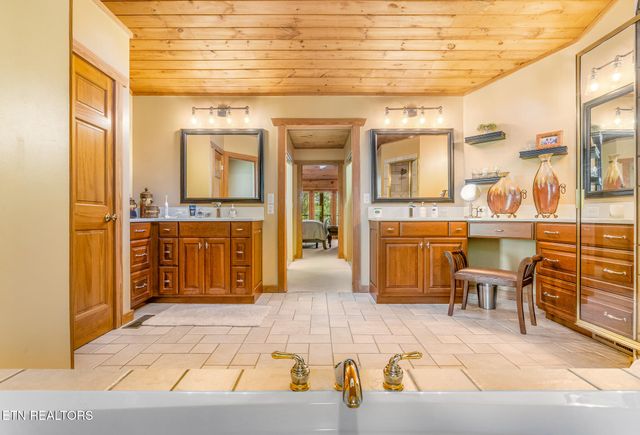 2114 Bridge View Drive, Dandridge, TN 37725