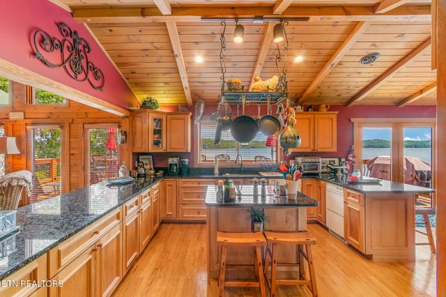 2114 Bridge View Drive, Dandridge, TN 37725