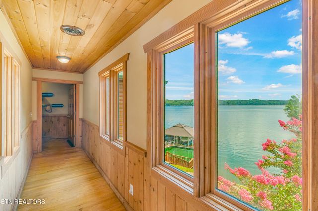 2114 Bridge View Drive, Dandridge, TN 37725