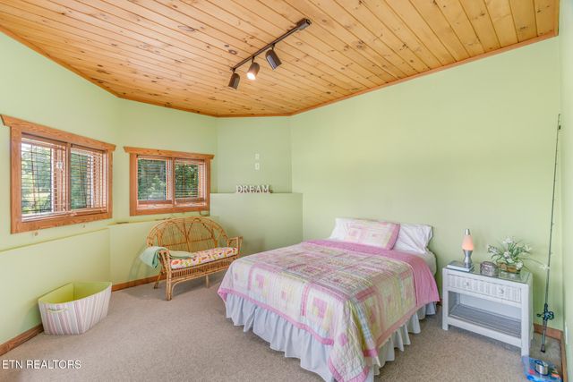 2114 Bridge View Drive, Dandridge, TN 37725