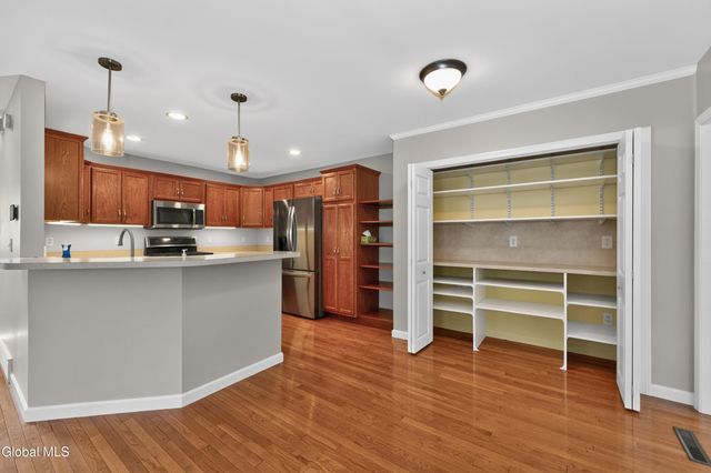 5 Carriage Way, Waterford, NY 12188