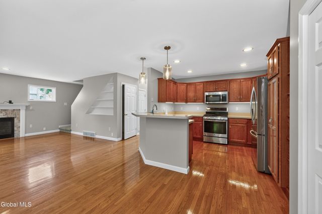 5 Carriage Way, Waterford, NY 12188