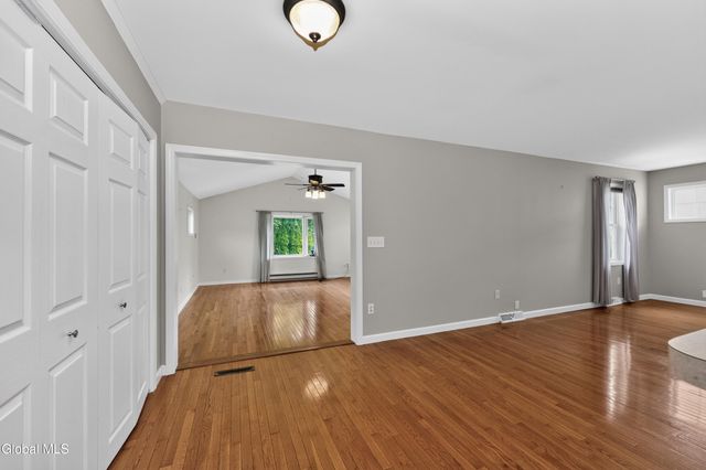 5 Carriage Way, Waterford, NY 12188