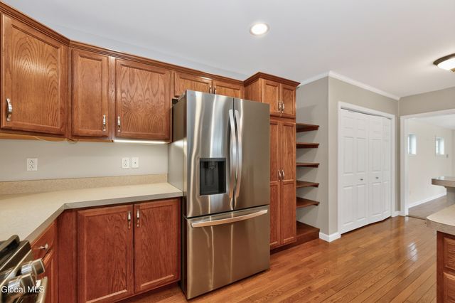 5 Carriage Way, Waterford, NY 12188