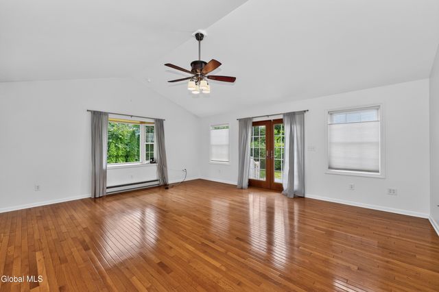 5 Carriage Way, Waterford, NY 12188