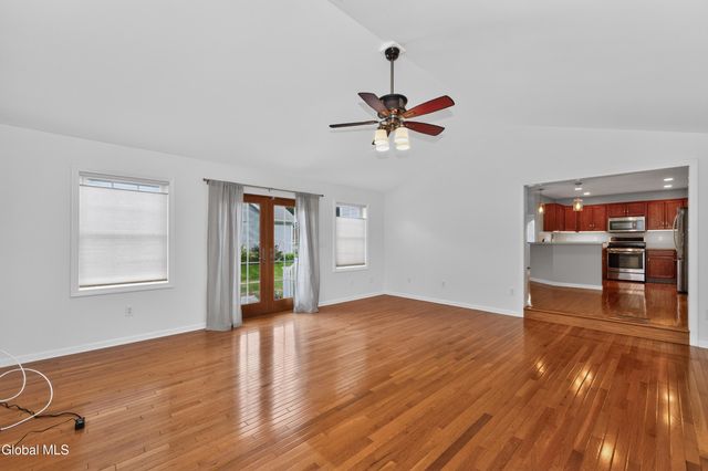 5 Carriage Way, Waterford, NY 12188