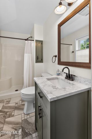5 Carriage Way, Waterford, NY 12188