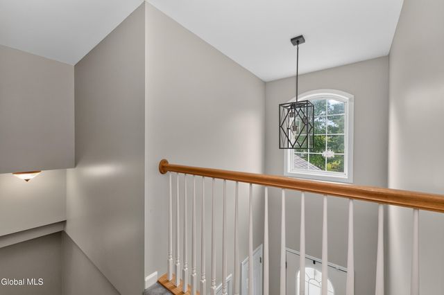 5 Carriage Way, Waterford, NY 12188