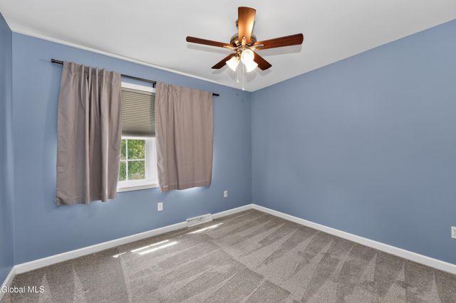 5 Carriage Way, Waterford, NY 12188