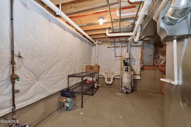 5 Carriage Way, Waterford, NY 12188