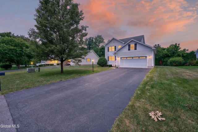 5 Carriage Way, Waterford, NY 12188