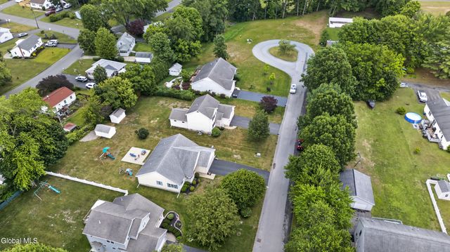 5 Carriage Way, Waterford, NY 12188