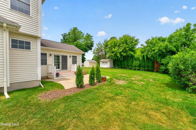 5 Carriage Way, Waterford, NY 12188