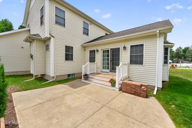 5 Carriage Way, Waterford, NY 12188