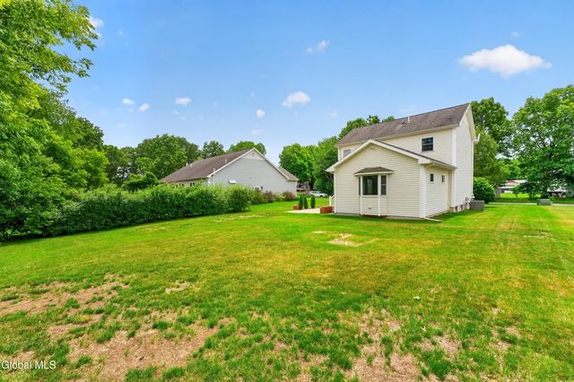 5 Carriage Way, Waterford, NY 12188