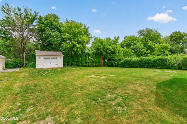 5 Carriage Way, Waterford, NY 12188
