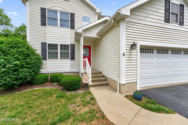 5 Carriage Way, Waterford, NY 12188