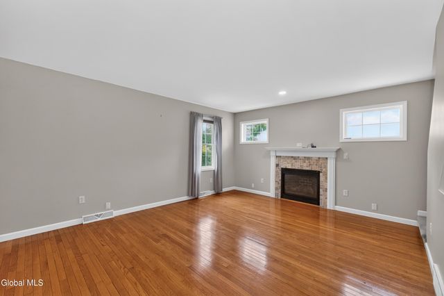 5 Carriage Way, Waterford, NY 12188
