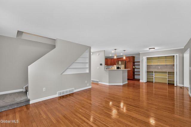 5 Carriage Way, Waterford, NY 12188