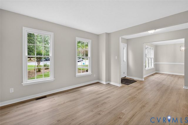 8405 Wilshire Pl, Glen Allen, VA 23060