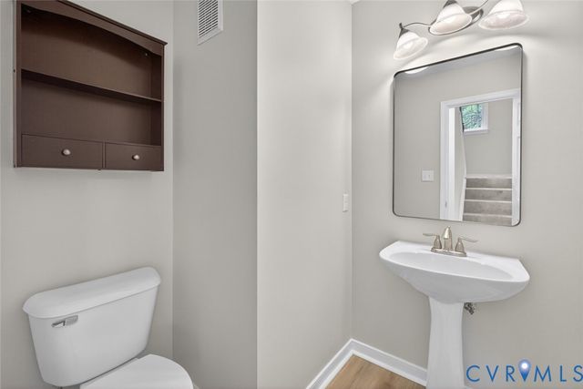 8405 Wilshire Pl, Glen Allen, VA 23060