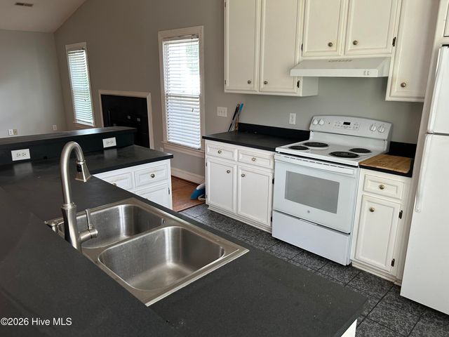 900 Oriental Avenue, Kinston, NC 28504