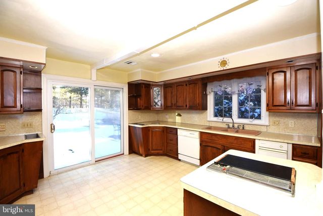 1850 BRIARCLIFF TER, Allentown, PA 18103