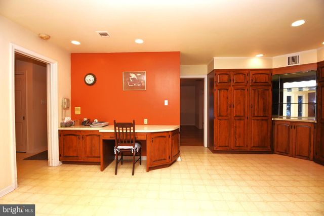 1850 BRIARCLIFF TER, Allentown, PA 18103