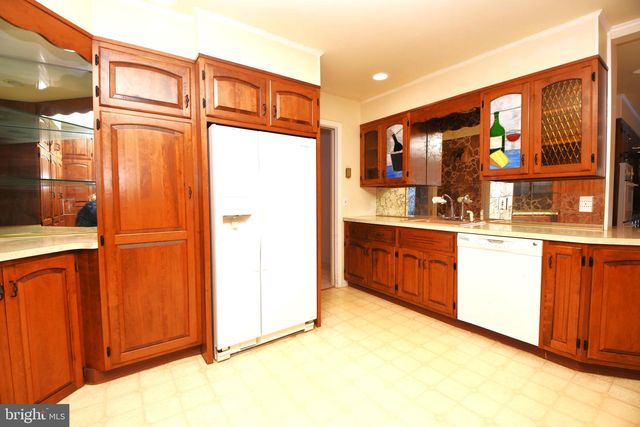 1850 BRIARCLIFF TER, Allentown, PA 18103