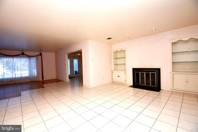 1850 BRIARCLIFF TER, Allentown, PA 18103