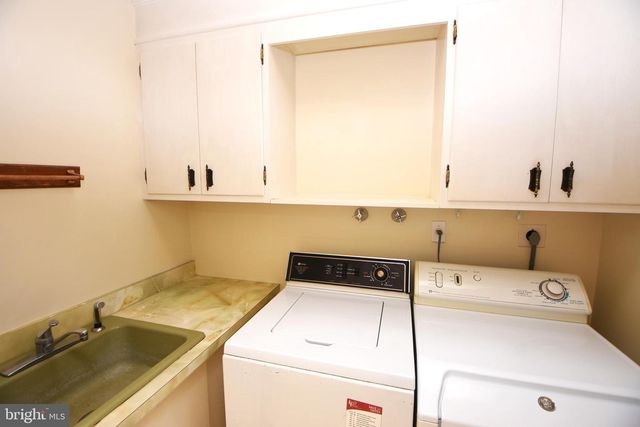 1850 BRIARCLIFF TER, Allentown, PA 18103