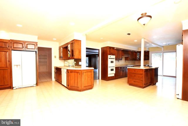 1850 BRIARCLIFF TER, Allentown, PA 18103