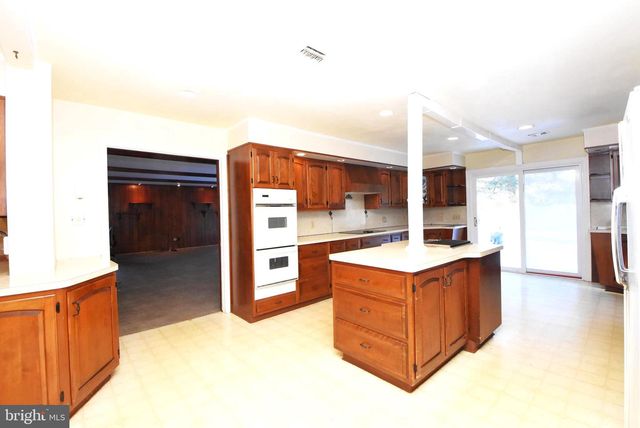 1850 BRIARCLIFF TER, Allentown, PA 18103