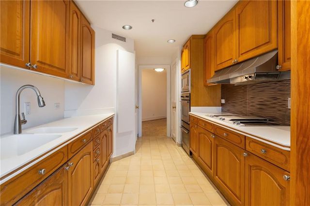 2660 Peachtree Road NW 15G, Atlanta, GA 30305