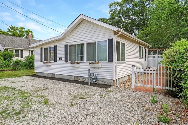 10 Barnes Street, Wareham, MA 02571