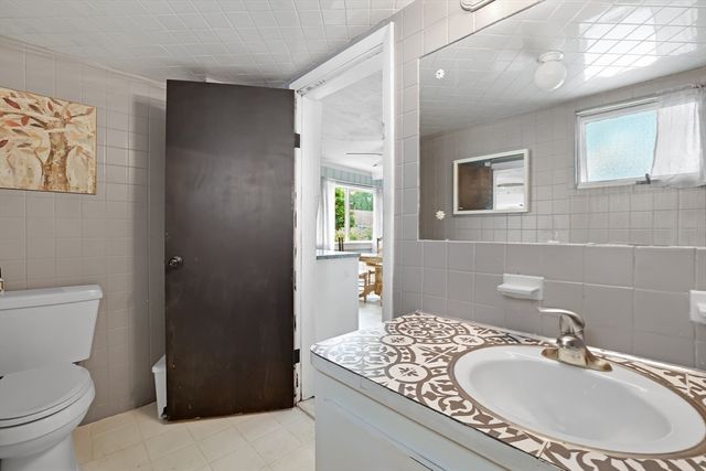 10 Barnes Street, Wareham, MA 02571