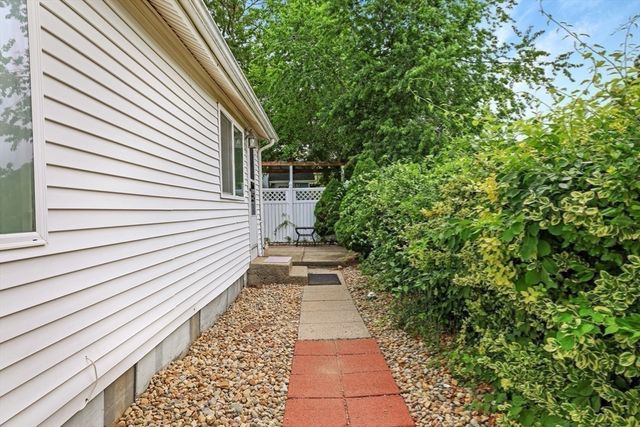 10 Barnes Street, Wareham, MA 02571