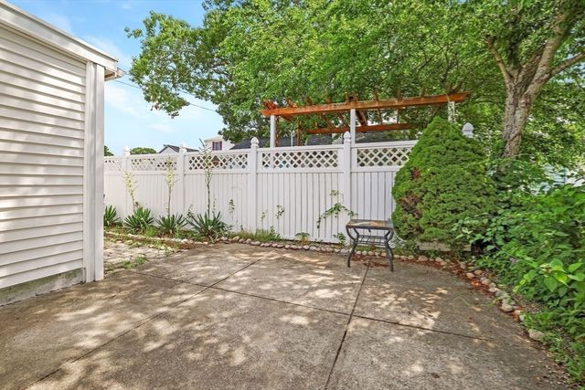 10 Barnes Street, Wareham, MA 02571