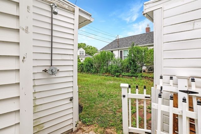 10 Barnes Street, Wareham, MA 02571