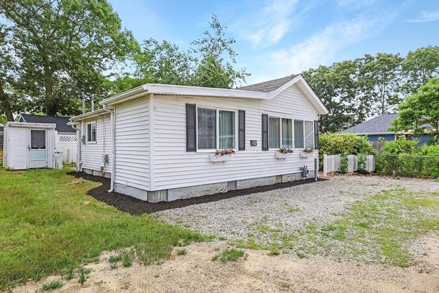 10 Barnes Street, Wareham, MA 02571