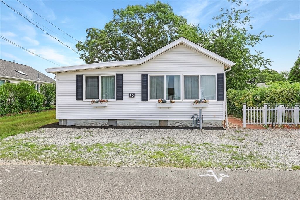 10 Barnes Street, Wareham, MA 02571