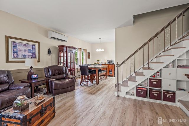 251 Arlington Drive, Fords, NJ 08863