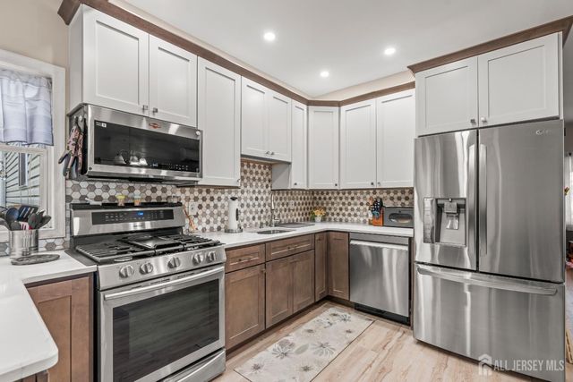 251 Arlington Drive, Fords, NJ 08863